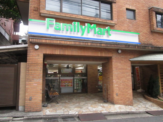 コンビニ　ファミリーマート上原三丁目店（コンビニ）まで131m