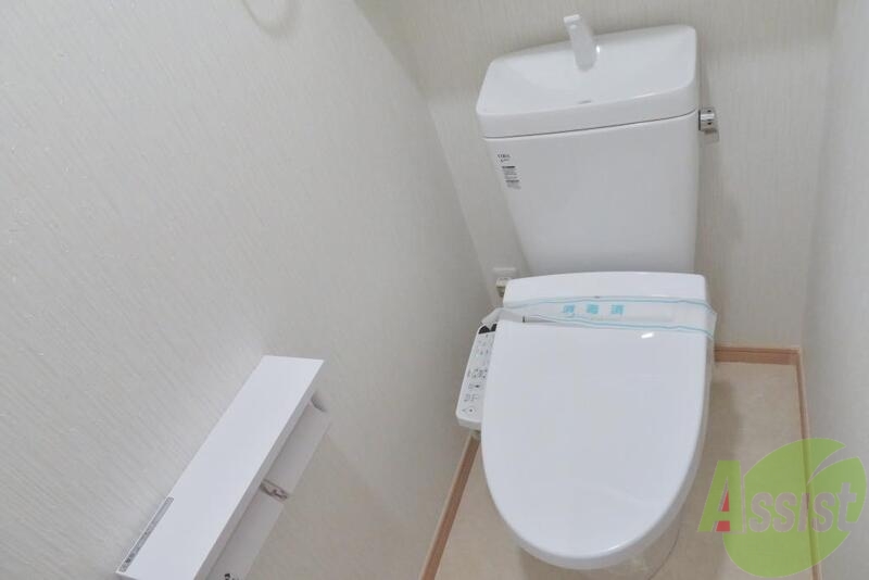 トイレ　温水洗浄機能付きで、いつでも快適ですね。