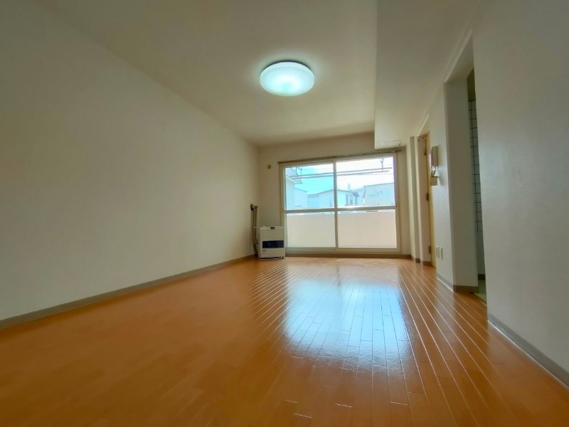 居室・リビング　広くてキレイなお部屋が広がっていて、充実した生活が送れそう。