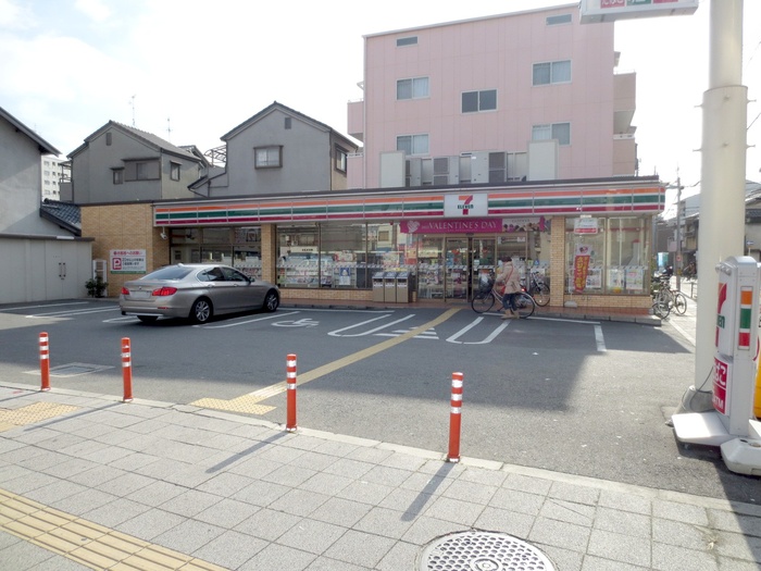 コンビニ　セブンイレブン（コンビニ）まで309m