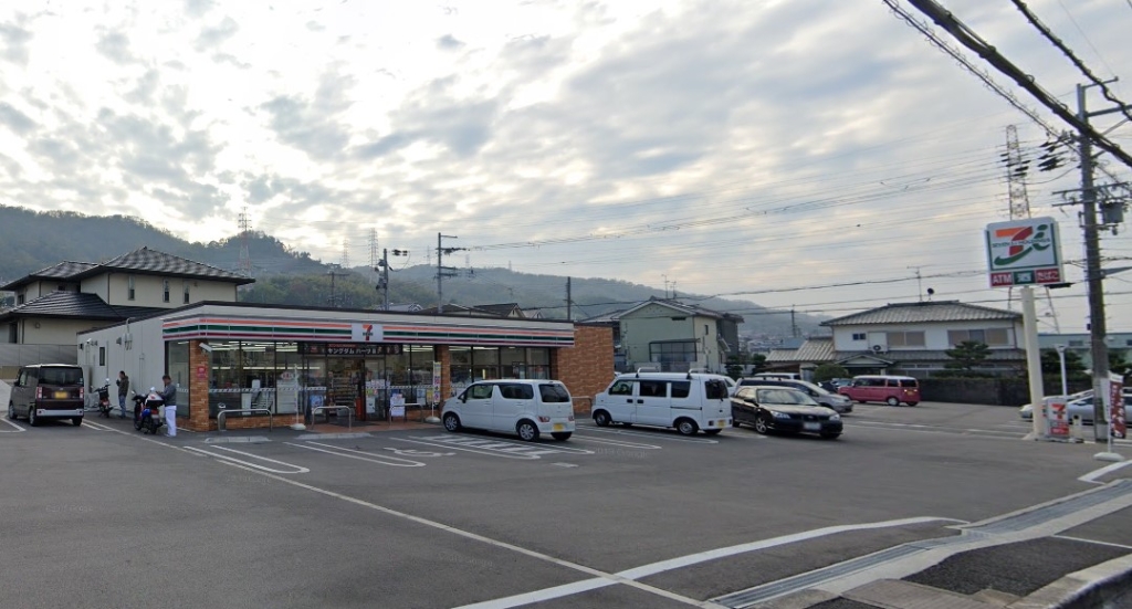 コンビニ　セブンイレブン 八尾垣内3丁目店（コンビニ）まで630m
