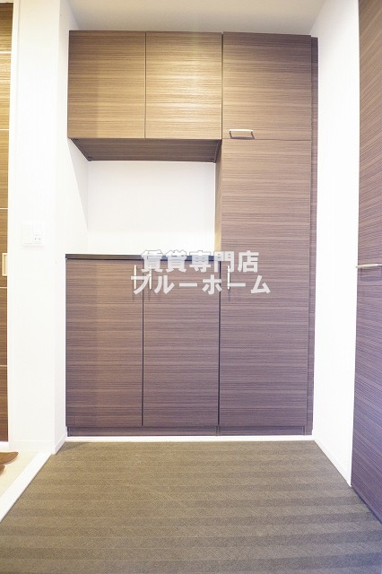 玄関　広くて明るい玄関！
