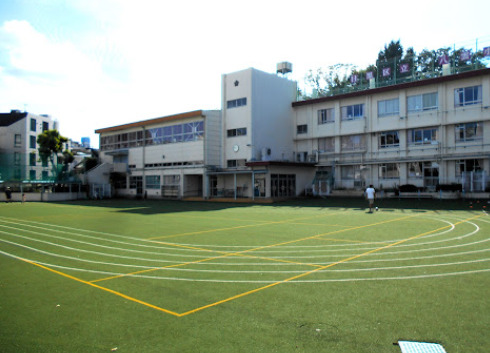 小学校　目黒区立八雲小学校（小学校）まで649m