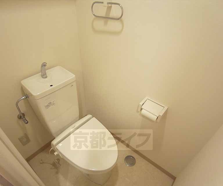 トイレ　便座の温かいウォームレットトイレです。