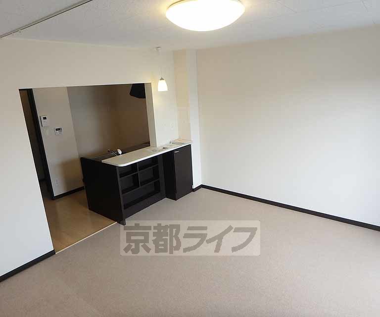 居室・リビング　広めのレオパレスです