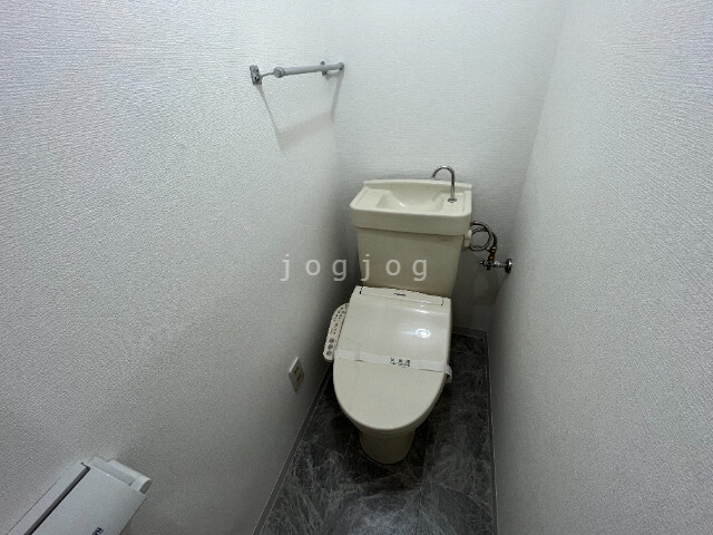 トイレ　温水洗浄便座付き