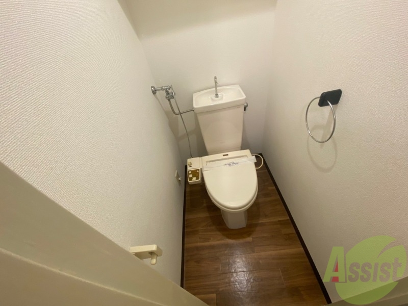 トイレ　こちらはトイレです。清潔感があり、安心して使用できます。