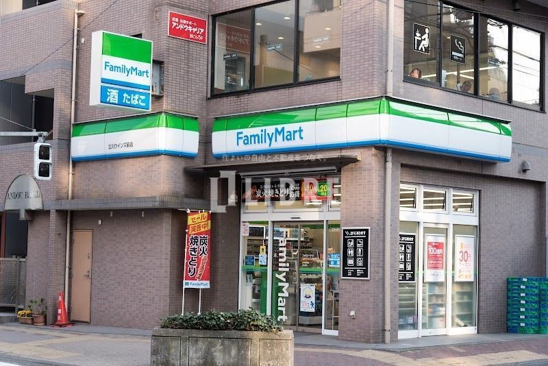 コンビニ　ファミリーマート立川ウインズ前店（コンビニ）まで140m