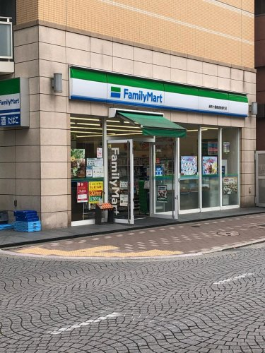 コンビニ　ファミリーマート 麻布十番商店街通り店（コンビニ）まで216m