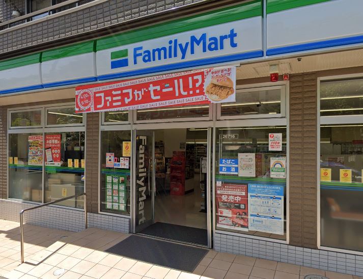 コンビニ　ファミリーマート 代々木三丁目店（コンビニ）まで181m
