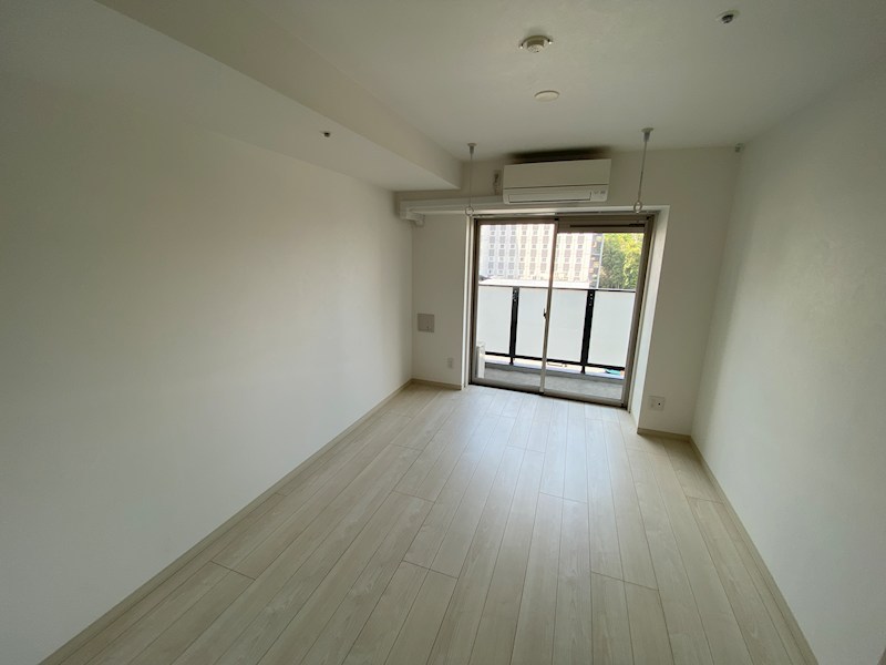 居室・リビング　※別の部屋の写真です。