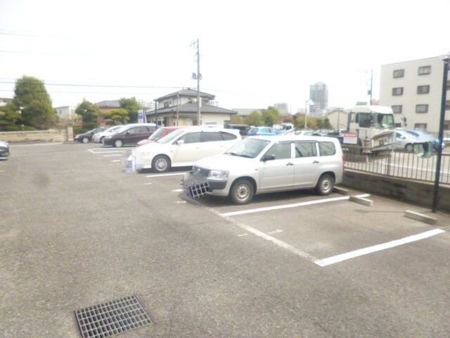 駐車場　敷地内駐車場（有料。空き等詳細要確認。）