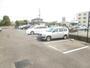 駐車場　敷地内駐車場（有料。空き等詳細要確認。）