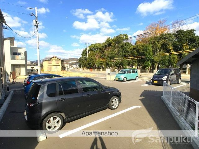 駐車場　駐車場