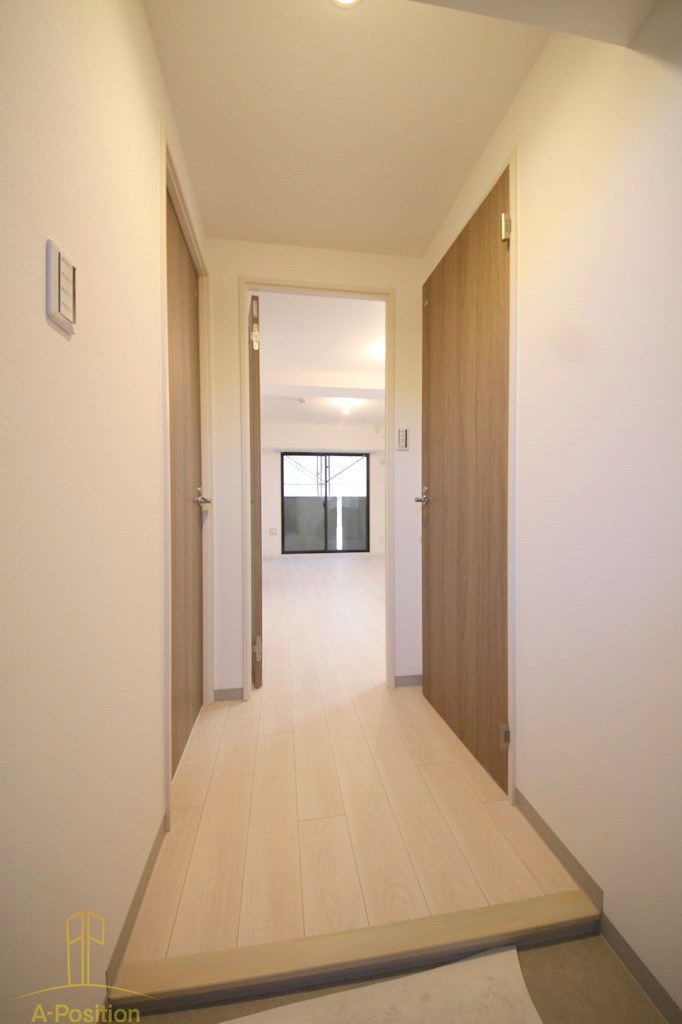 玄関　NINE RESIDENCE