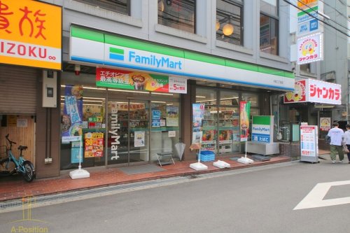 コンビニ　ファミリーマート 片町二丁目店（コンビニ）まで211m