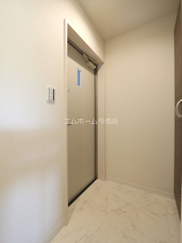 玄関　玄関（シューズボックス充実）