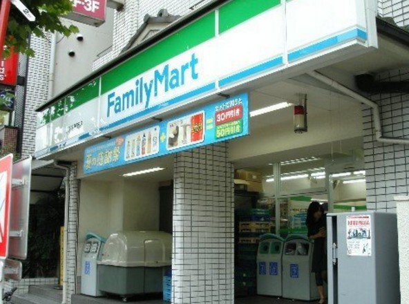 コンビニ　ファミリーマート・入船三丁目店（コンビニ）まで92m