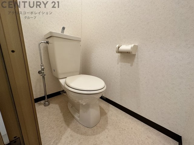 トイレ　温水洗浄便座付きのトイレです♪