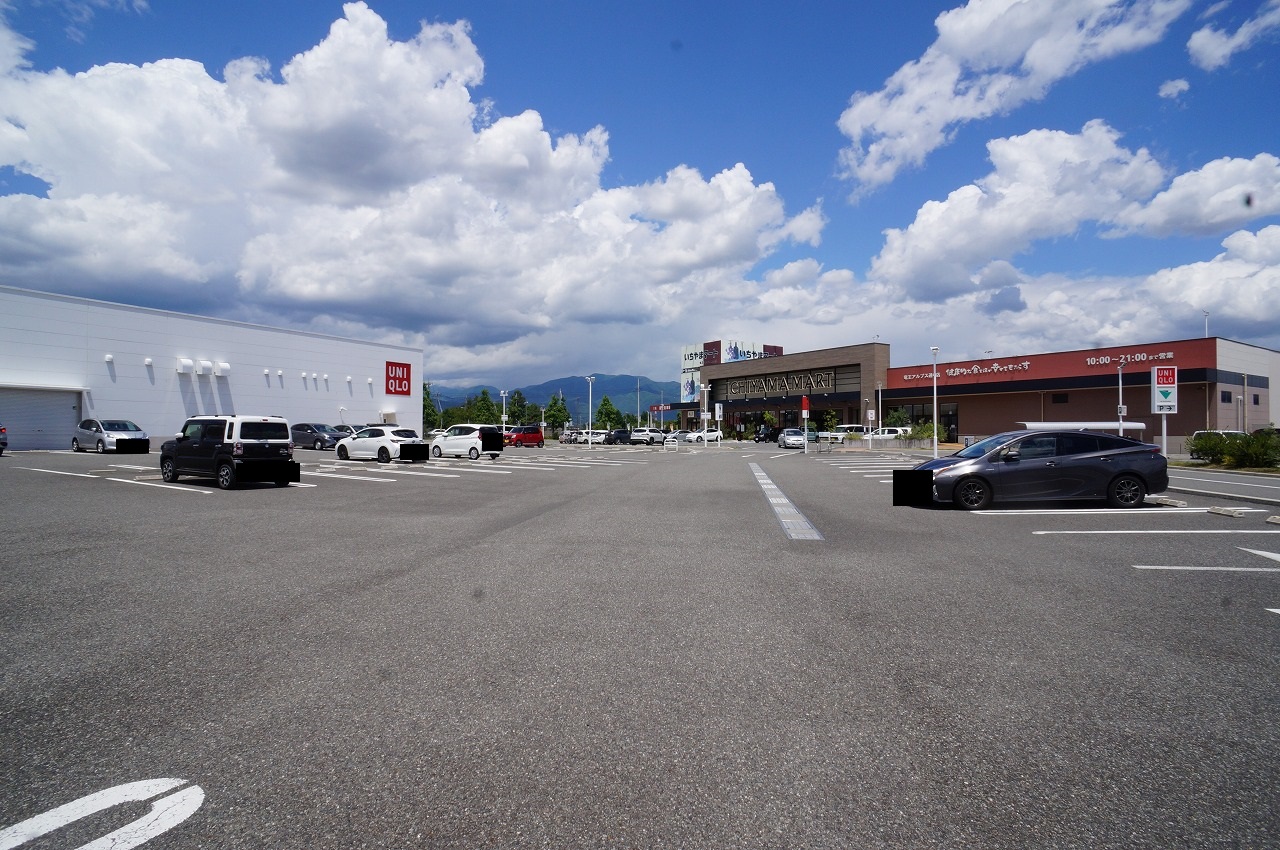 ショッピングセンター　ユニクロ甲斐アルプス通り店（ショッピングセンター）まで1402m