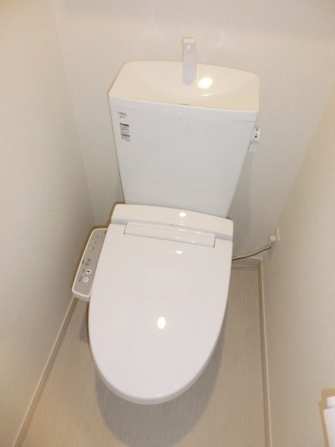 トイレ　ウォシュレット付きのトイレ。