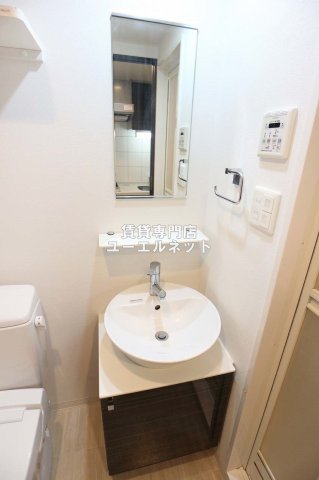 洗面設備　清潔感ある独立洗面台で毎日気持ちよく♪
