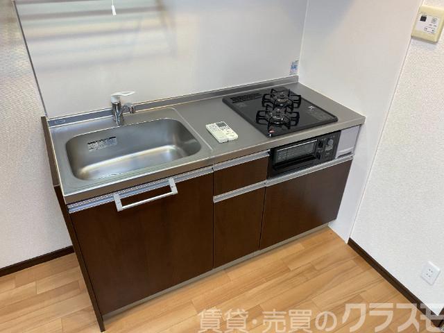 キッチン　２口コンロ付き！収納もたっぷりです♪