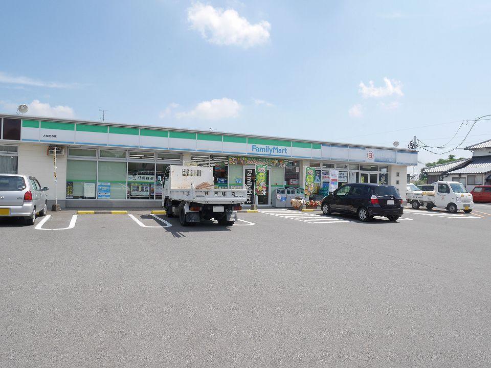 コンビニ　ファミリーマート（コンビニ）まで1200m