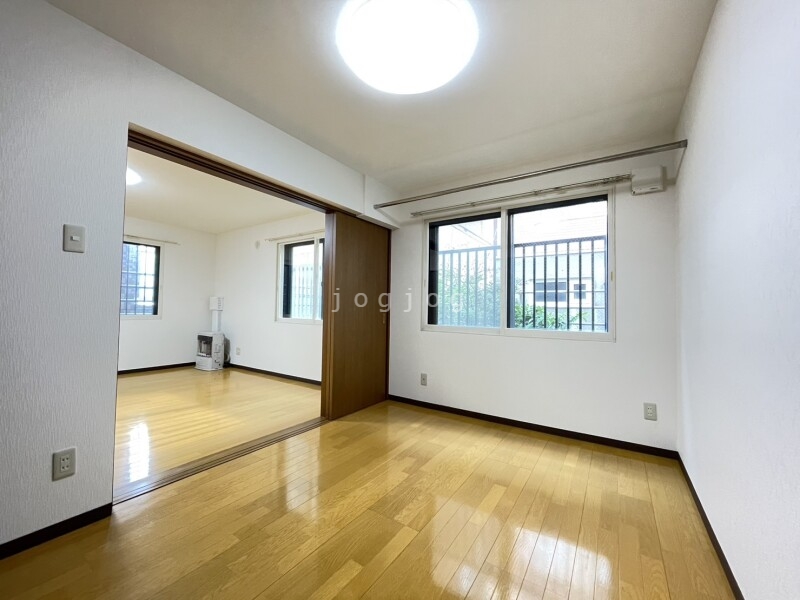 その他部屋・スペース　日当たりの良い明るいお部屋です。