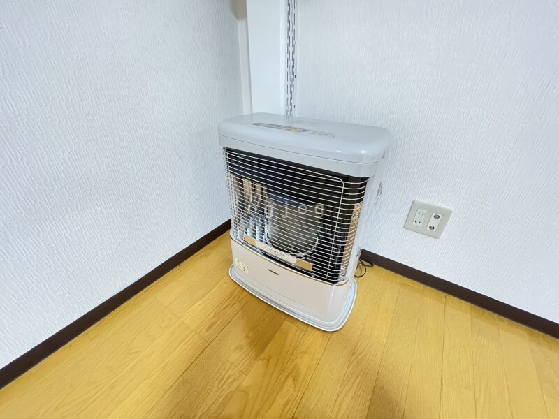 その他設備　冬はあったか石油ストーブです。