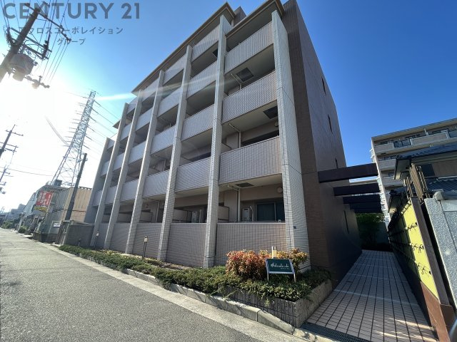 建物外観　オートロック付で外部から簡単に出入りできない為安心です