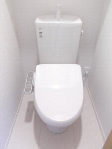つくばエクスプレス 六町駅 徒歩11分 3階建 築10年のトイレ写真