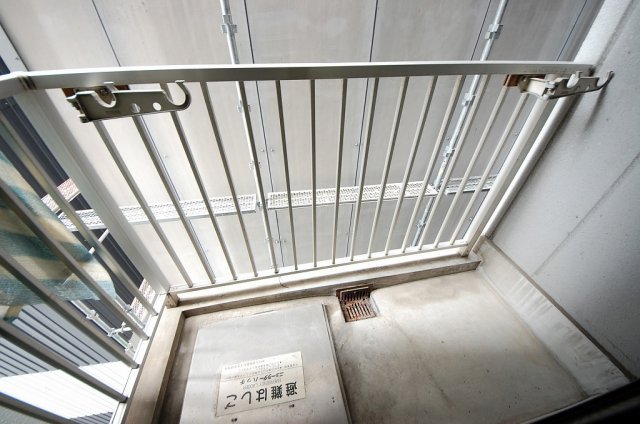 バルコニー　※お部屋によりリフォーム状況は違います。
