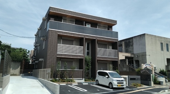 阪急宝塚線 岡町駅 徒歩4分 3階建 築7年の外観写真