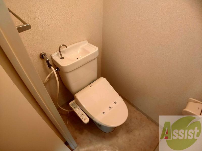 トイレ　こちらはトイレです。清潔感があり、安心して使用できます。