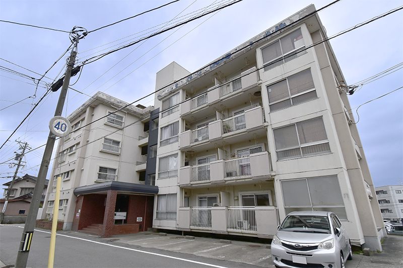 アシスト第5金沢マンションの外観写真