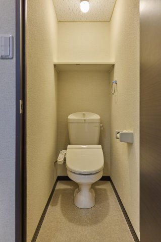 トイレ　温水洗浄便座付き
