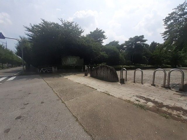 公園　華蔵寺公園（公園）まで1100m