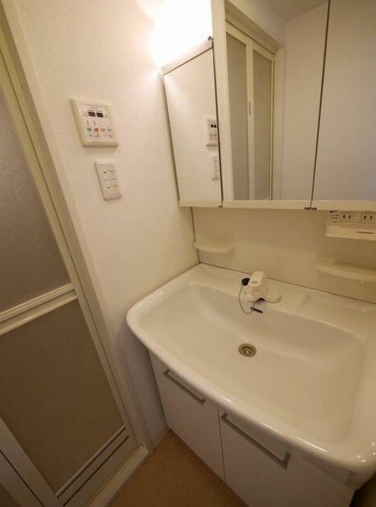 洗面設備　忙しい朝には欠かせない洗面所です