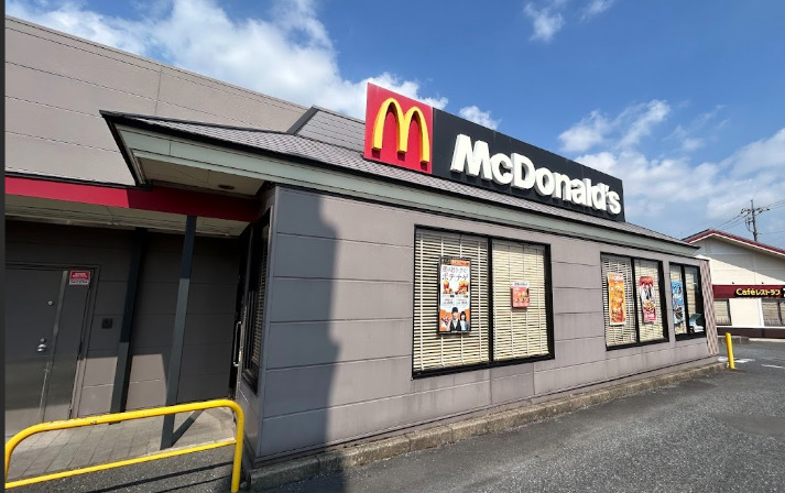 飲食店　マクドナルド 51号酒々井店（飲食店）まで489m