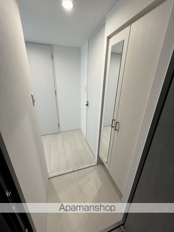地下鉄御堂筋線 中津駅 徒歩6分 15階建 築3年の玄関写真