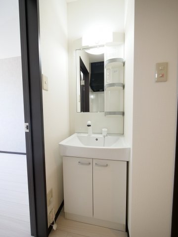 洗面設備　※写真は別の部屋のものです。
