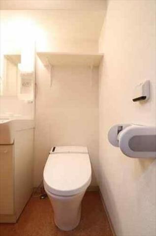 ドゥシェルIのトイレ写真