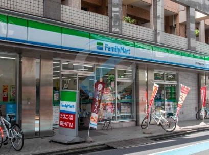 コンビニ　ファミリーマート江戸川西葛西五丁目店（コンビニ）まで1m