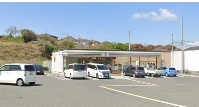 コンビニ　セブンイレブン大阪体育大学前店（コンビニ）まで878m
