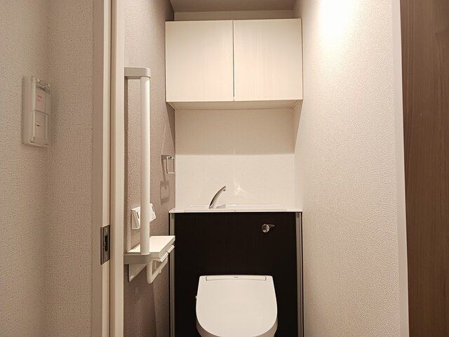 東武東上線 成増駅 徒歩13分 3階建 築1年のトイレ写真