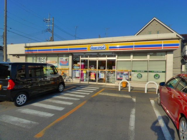 コンビニ　ミニストップ越谷流通団地南店（コンビニ）まで390m