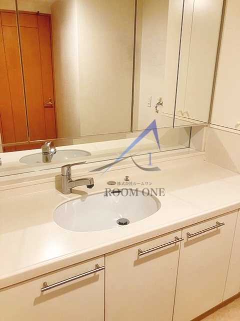 洗面設備　独立洗面台です。