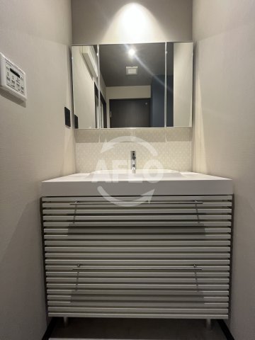 洗面設備　ブエナビスタ江坂広芝町　洗面台