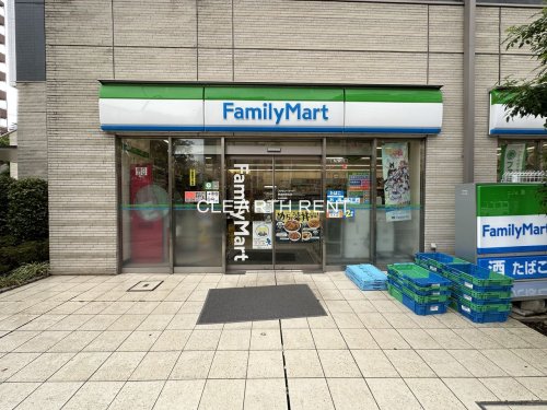コンビニ　ファミリーマート 黄金町駅北店（コンビニ）まで52m